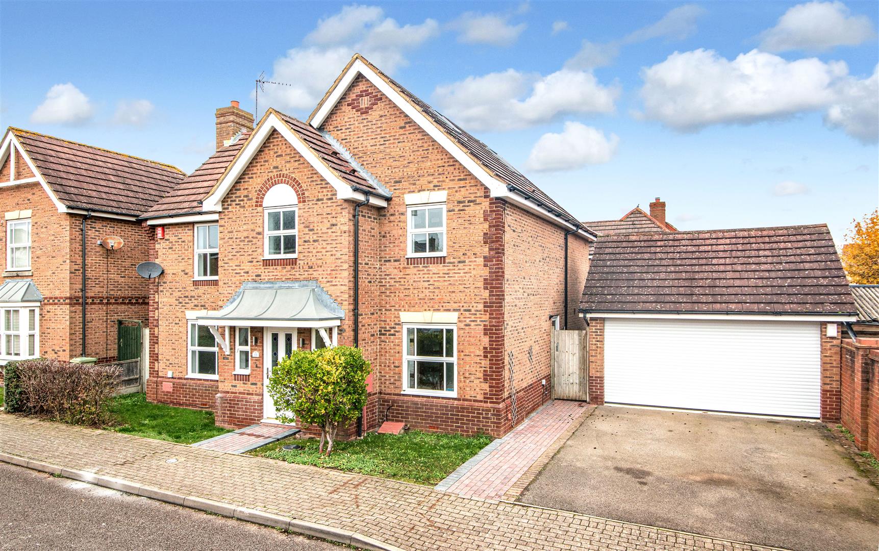6 bed property in Carnweather Court, Milton Keynes